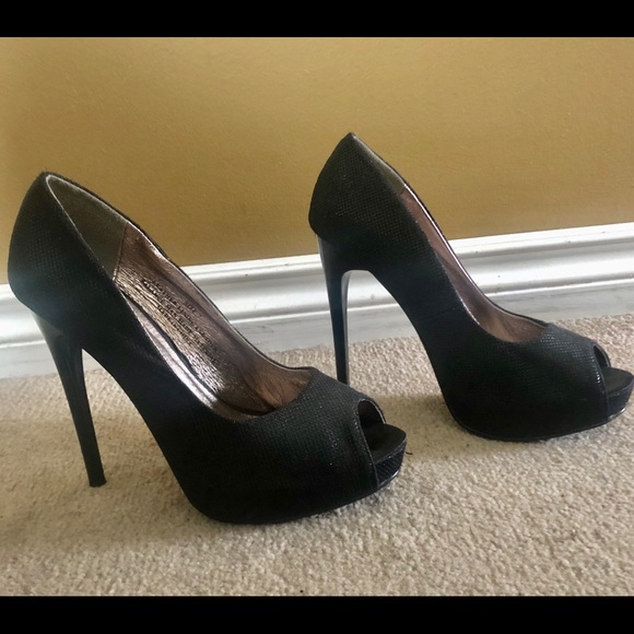 Shiny black high heels - Picture 2 of 6